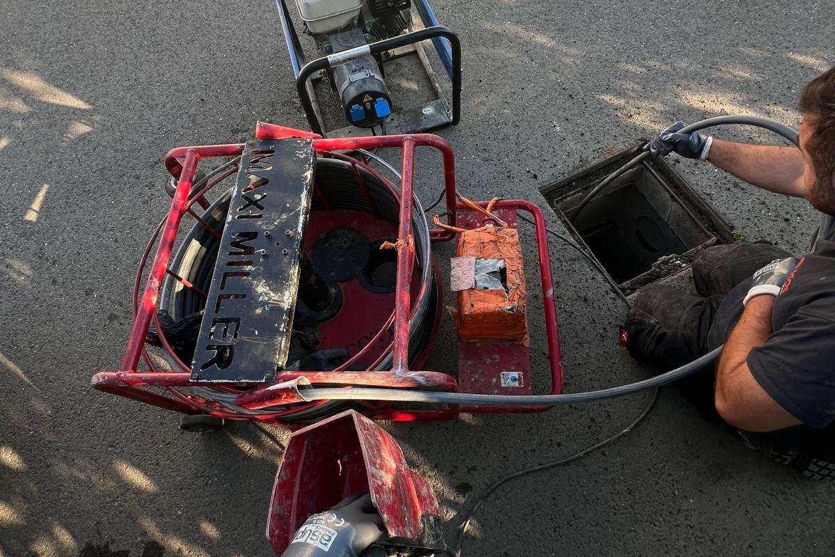 Chantier de curage mécanique de canalisation avec le robot Maxi Miller